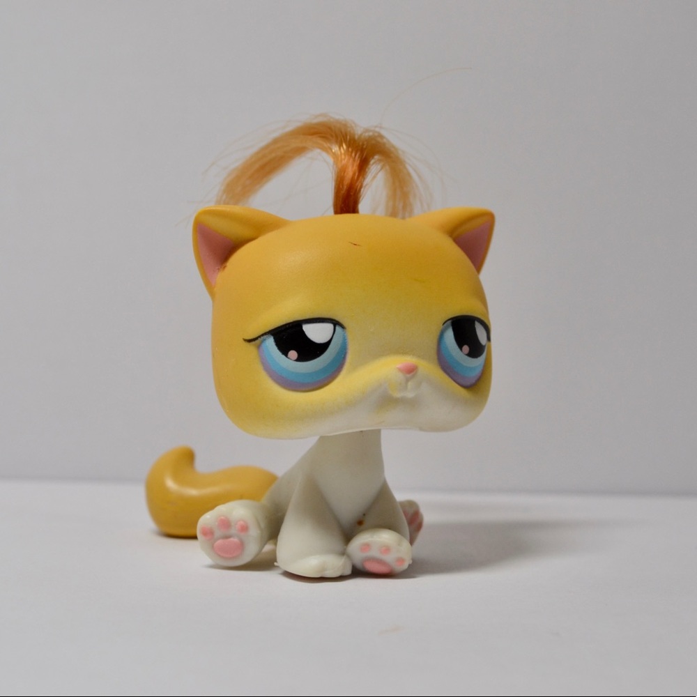 Littlest Pet Shop # 42 Yellow White Sitting Shorthair Cat Blue Purple Eyes Hair